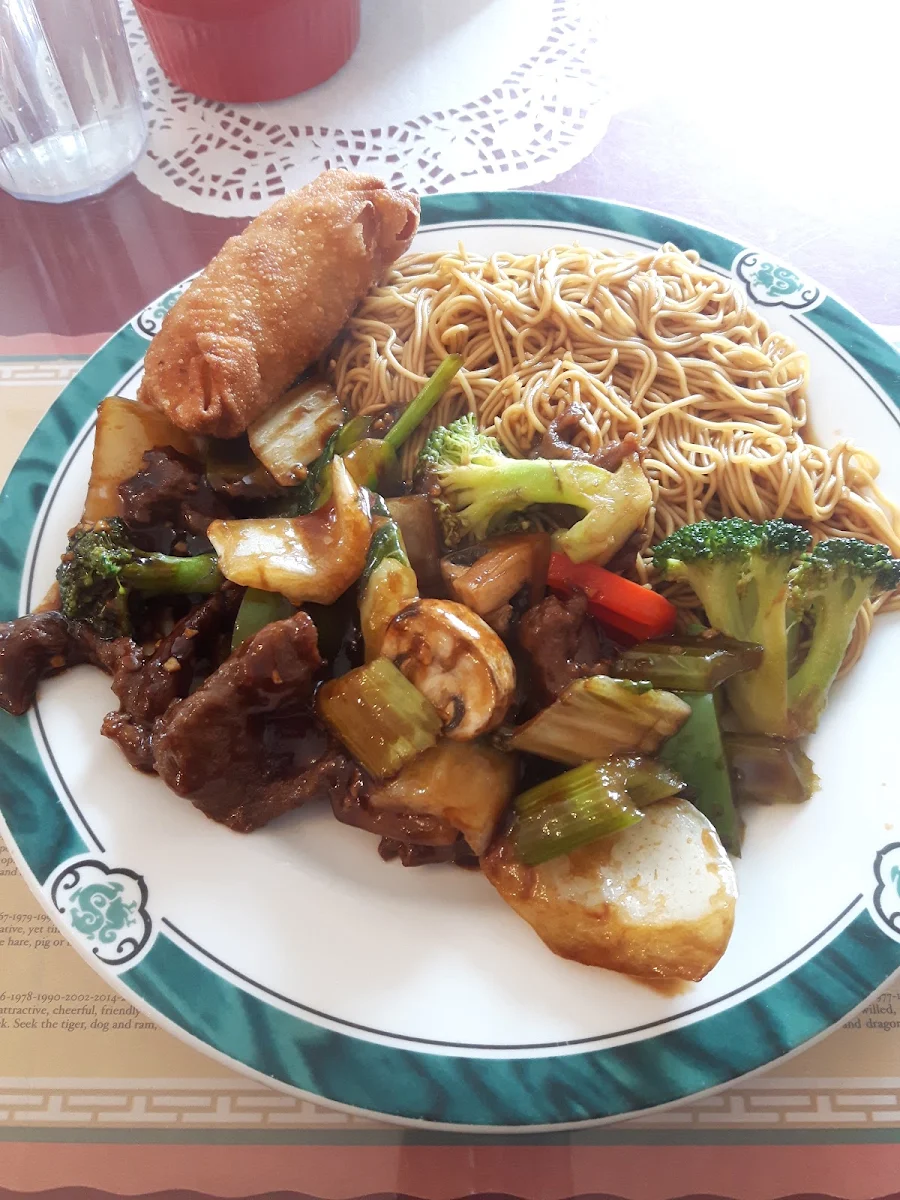 Lunch Special Beef with Vegetable Lo Mein