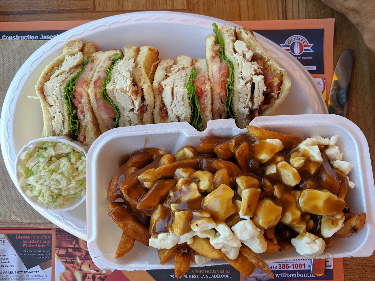 Club Sandwich Poutine