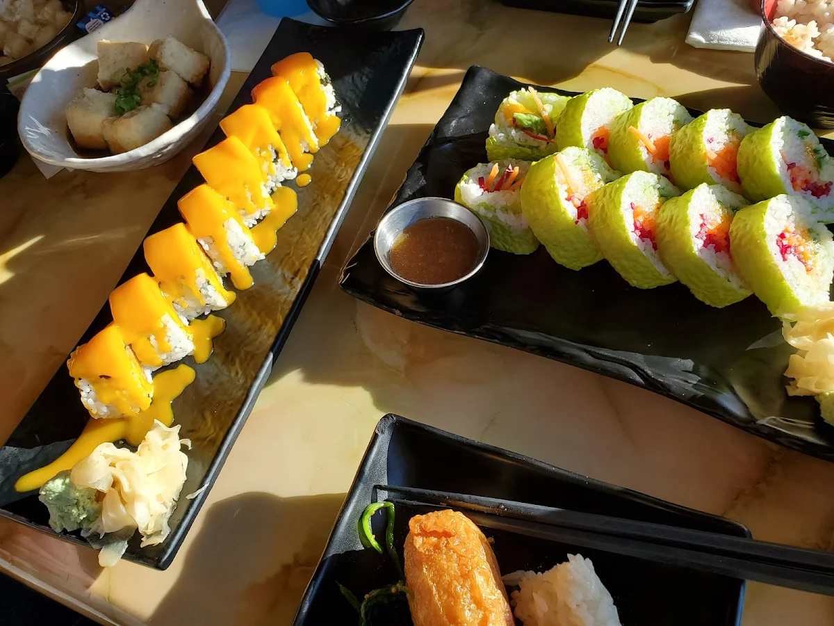 Mango Paradise Roll