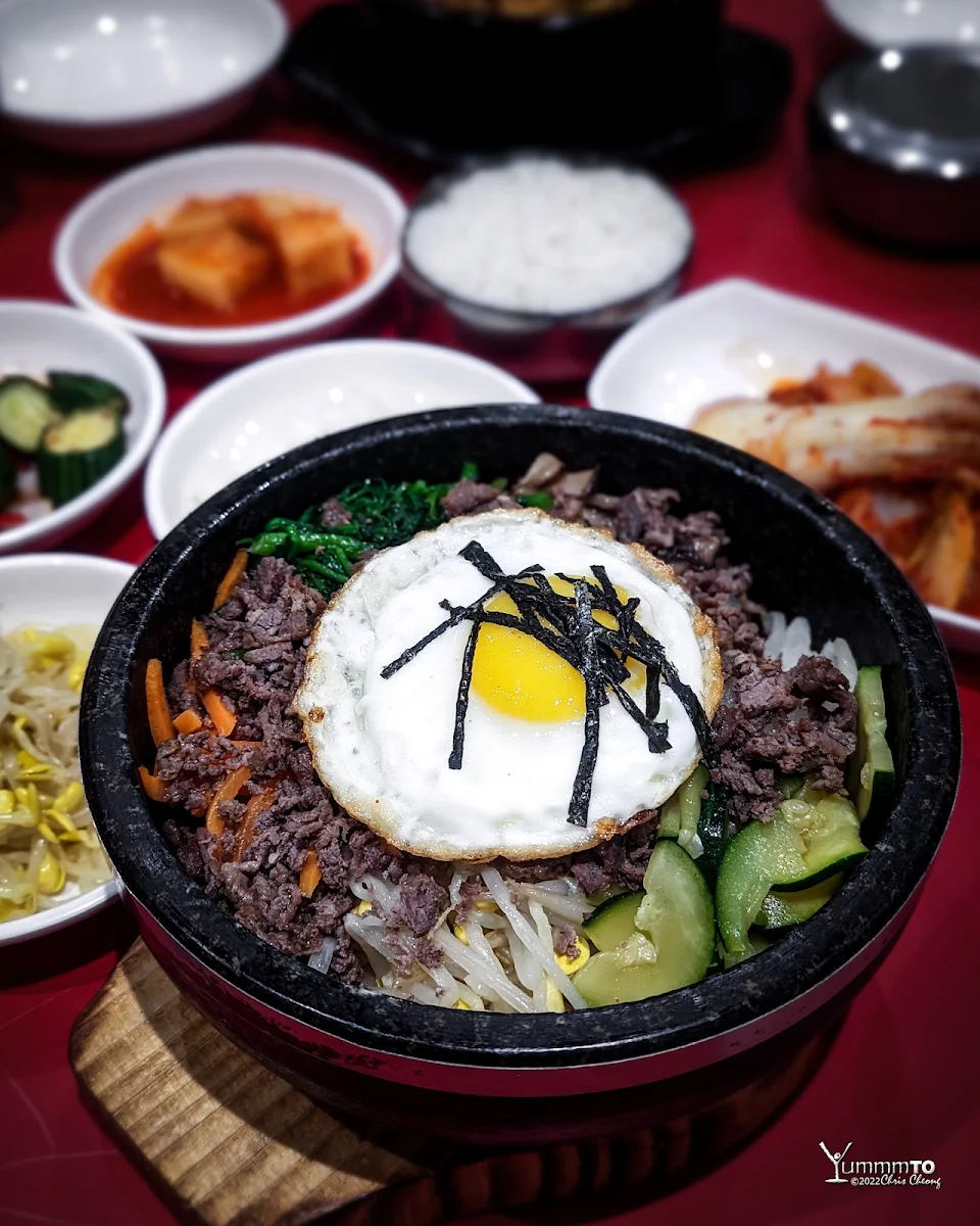 dolsot bibimbap 돌솥비빔밥