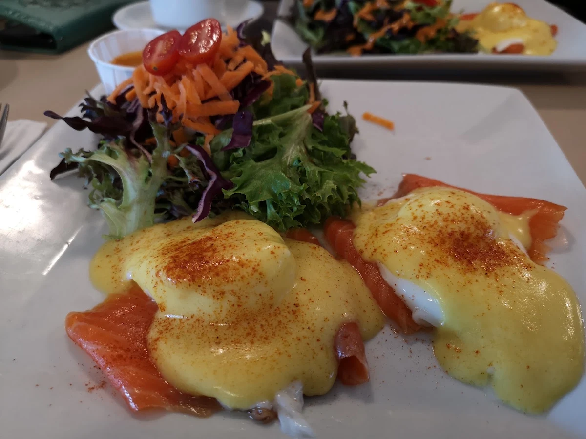 Keto Smoked Salmon Eggs Benedict