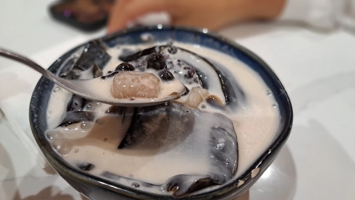 Hot Grass Jelly with Fresh Taro