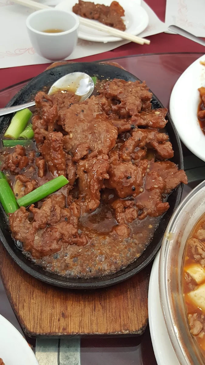 Sizzling Beef, Rideau Restaurant