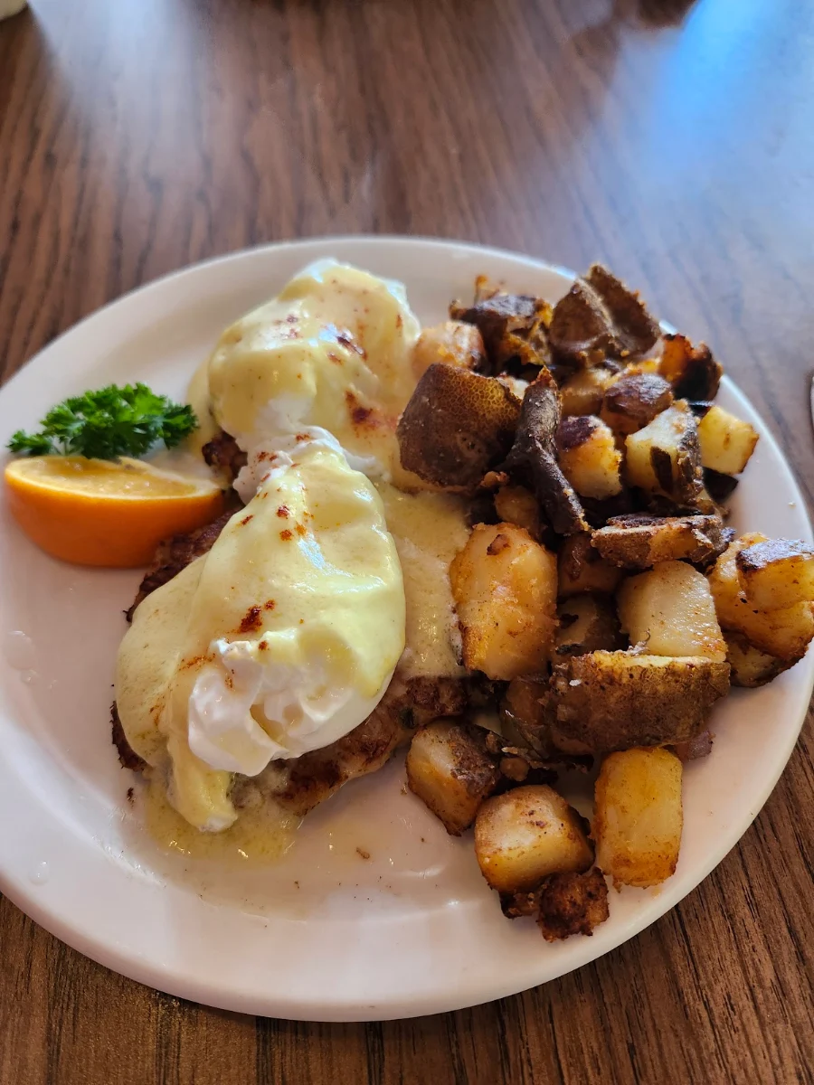 Eggs Benedict on Crab Cake