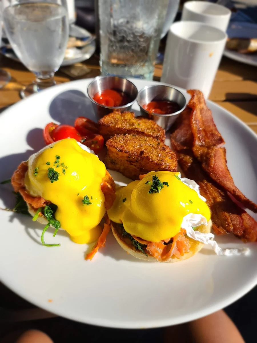 Smoked Salmon Eggs Benedict