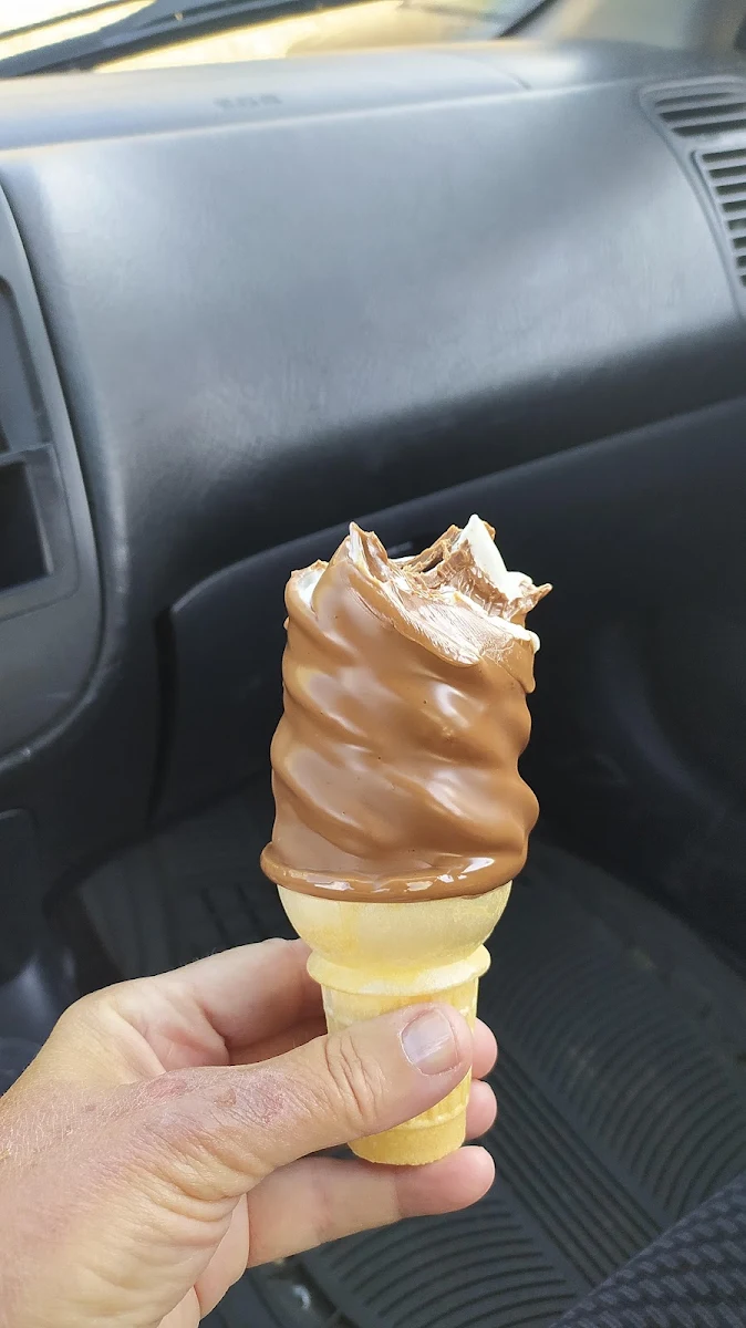 Crème Glacée Molle Enrobée de Chocolat À la Fleur de Sel