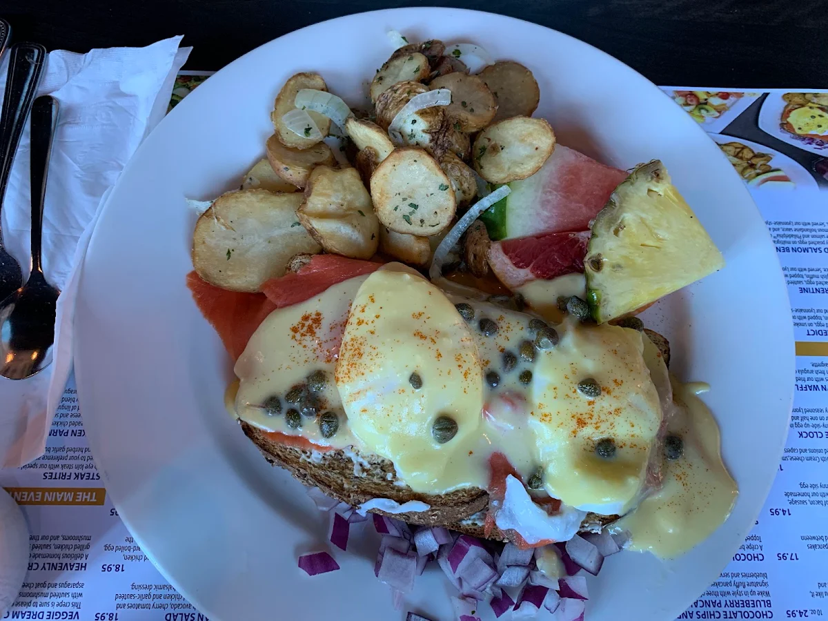 Smoked Salmon Benny