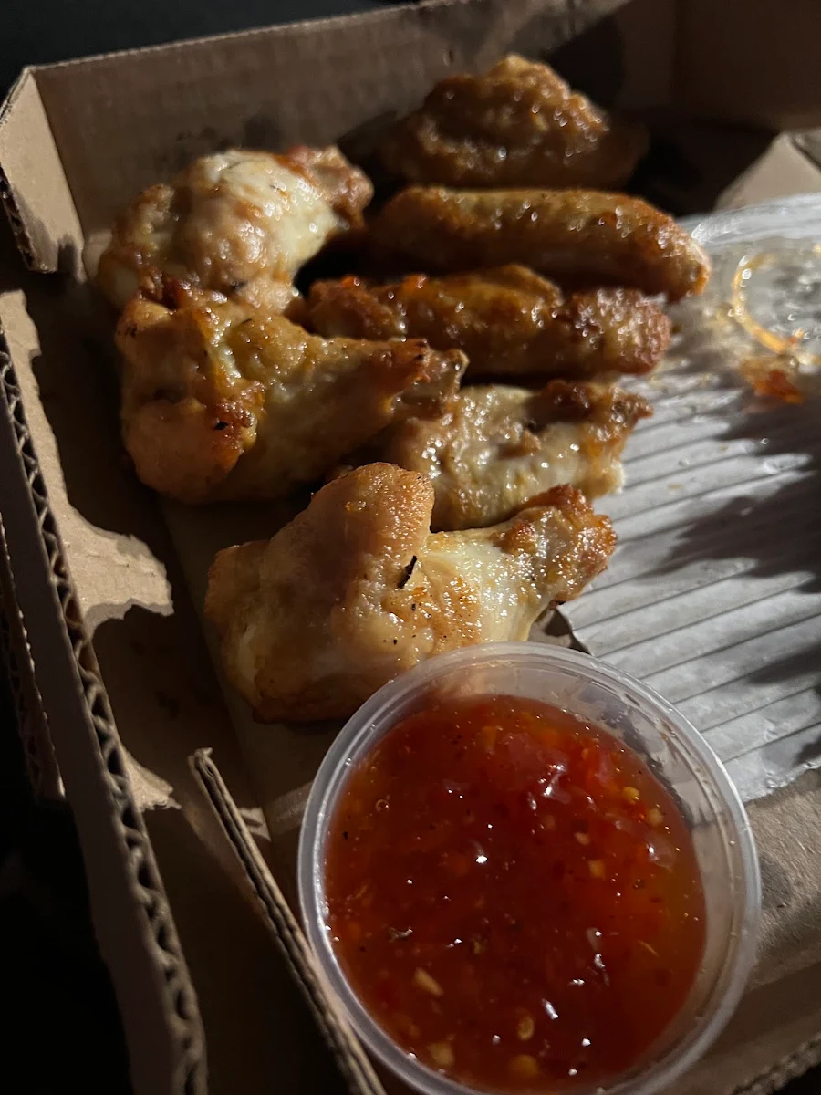 Juicy Wings with Thai Chili Sauce