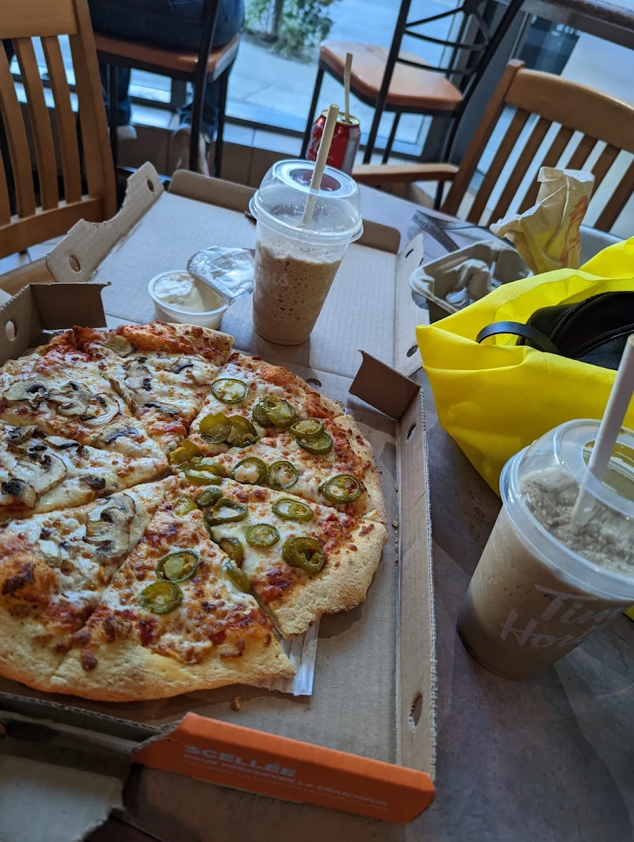 Cheese Pizza with Jalapeno and Mushroom