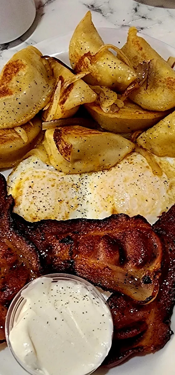 Bacon & Eggs w Perogy