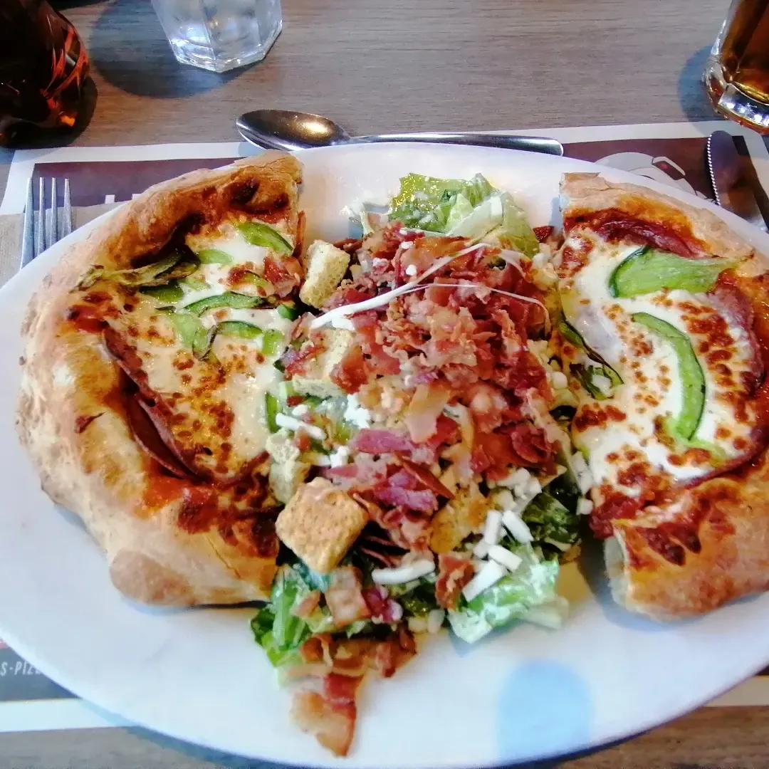 Duo Pizza Caesar Salad