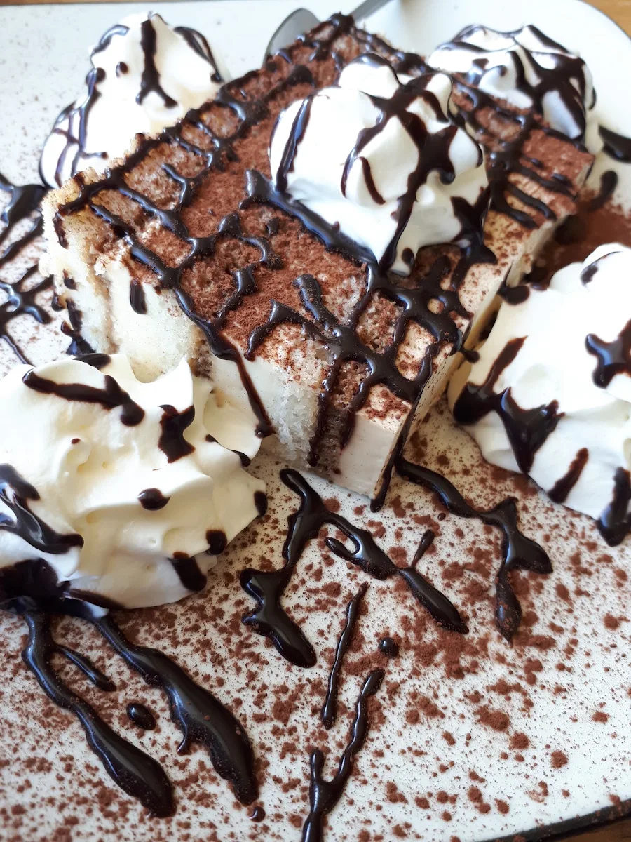 Tiramisu Cake
