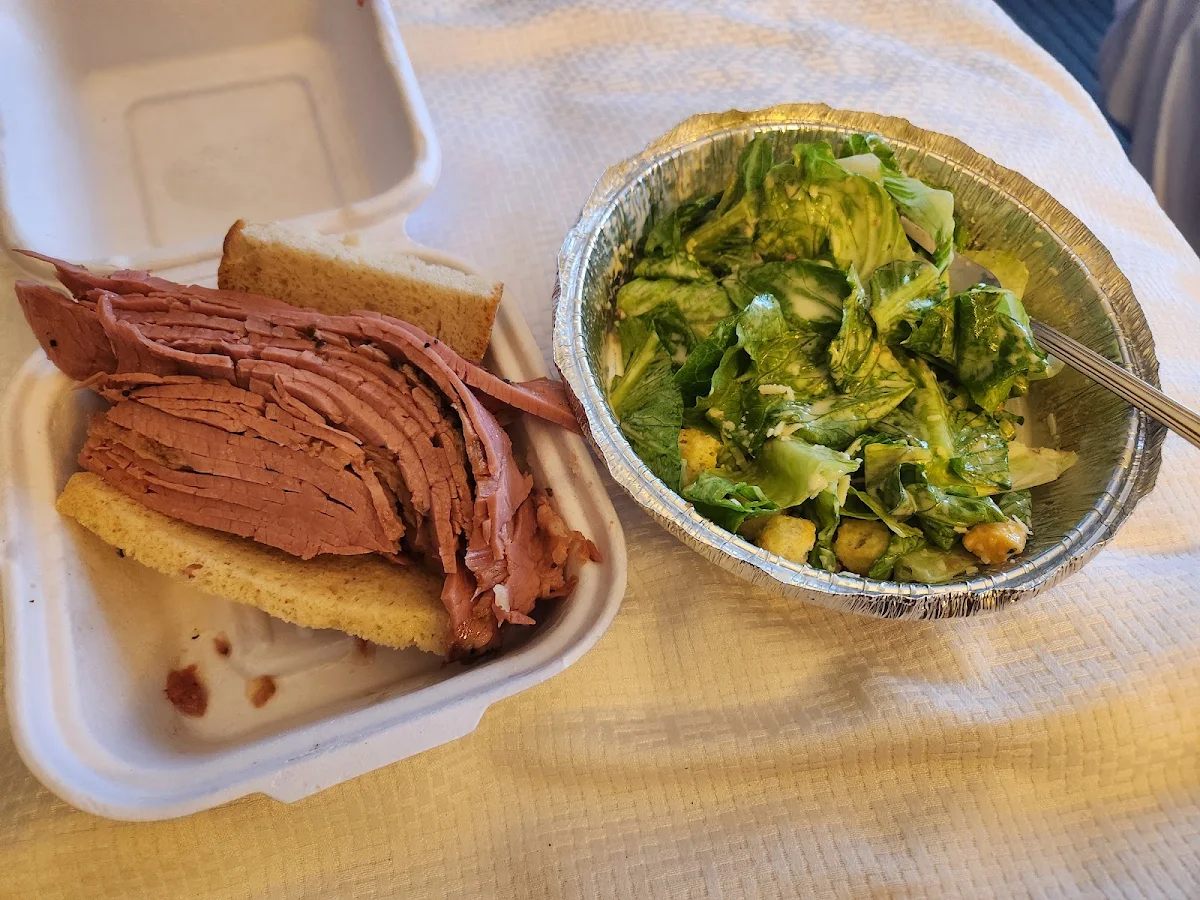 Smoked Meat Sandwich with César Salad