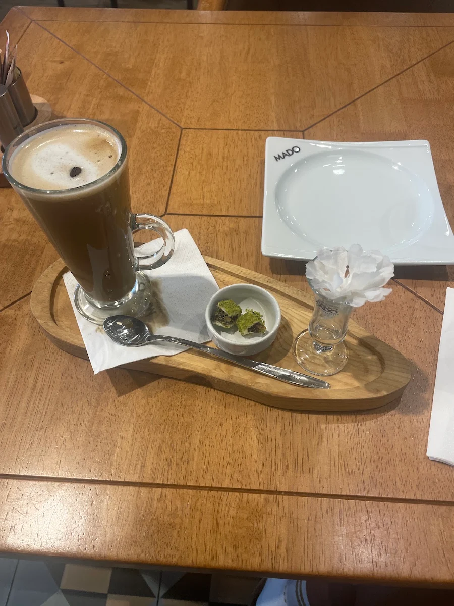 Latte, MADO Yorkdale