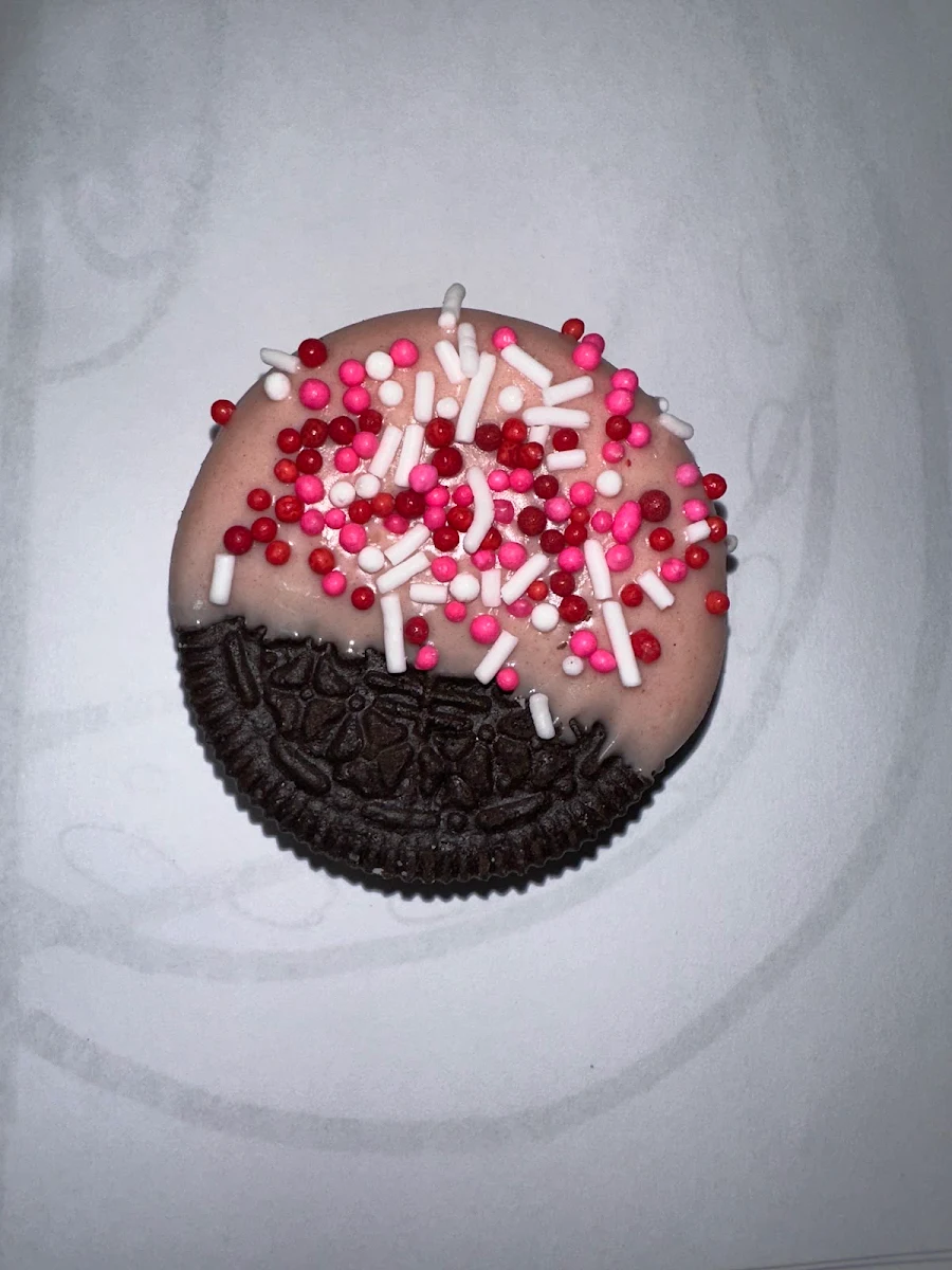 Red Velvet Cookies & Cream