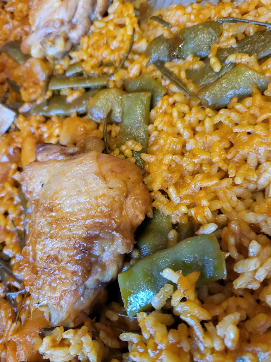 Paella Valenciana De Pollo