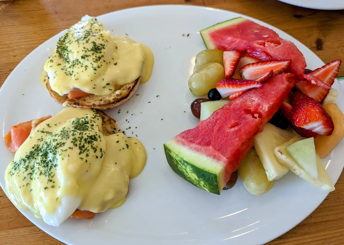 Eggs Florentine with Fruit