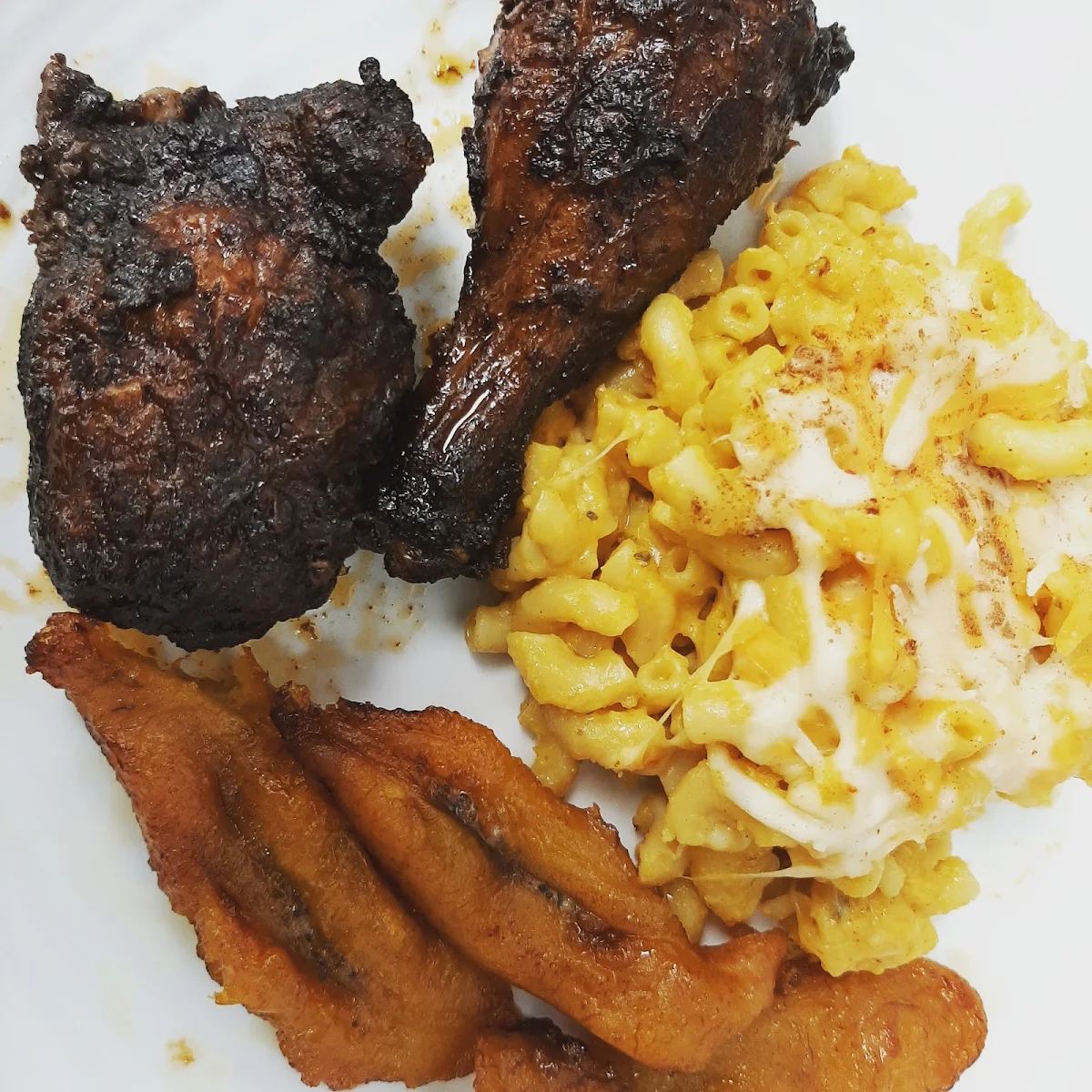 Mac and Cheese with Jerk Chicken