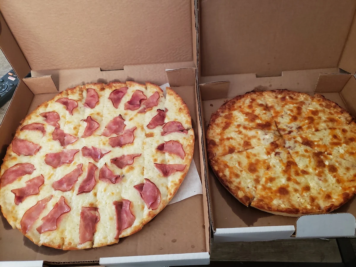 Merlin with Bacon 3 Cheese Pizza