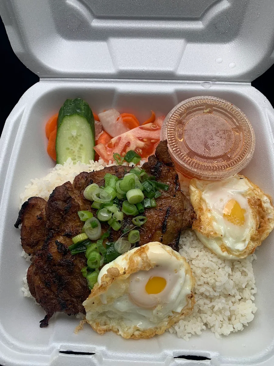 520 Grilled Chicken and Grilled Pork Chop with Fried Egg on Steamed Broken Rice