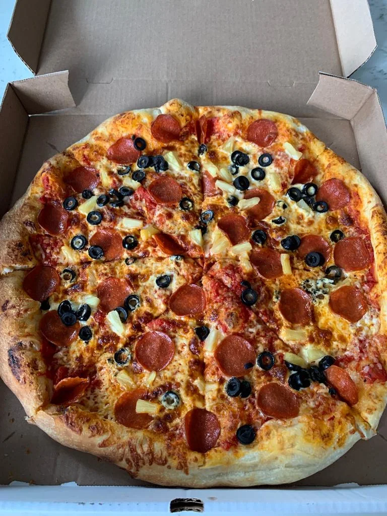 Medium Pizza with Pepperoni and Black Olives