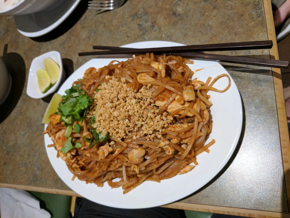 Classic Pad Thai Chicken