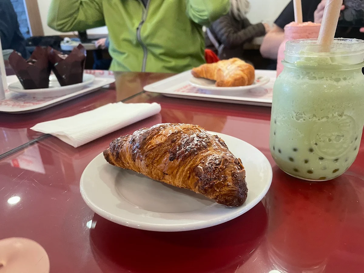 Croissant Aux Amandes