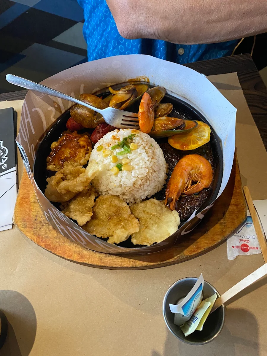 Sizzling Platter Fried Fish 2 Crawfish 2 Shrimp 2 Clams 2 Mussels with Plain Rice