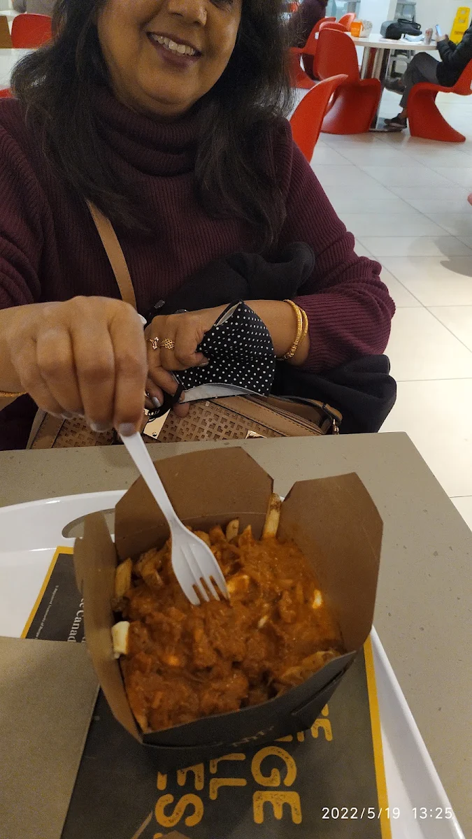 Chicken Tandoori Poutine