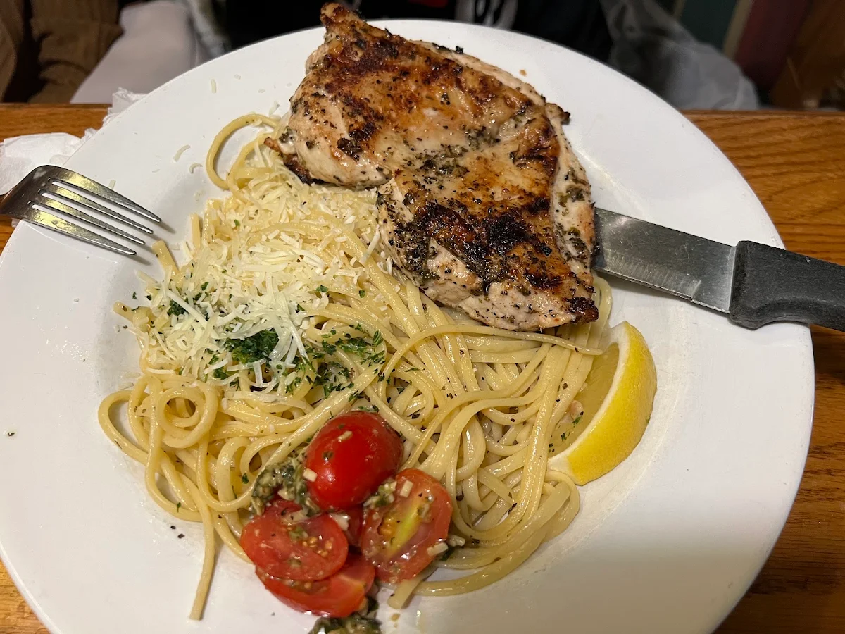 Pot-Pourri Spaghetti with Meat Mushroom and Clam Sauce