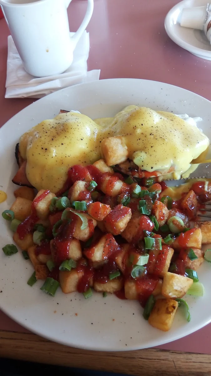 Eggs Benny N Hash