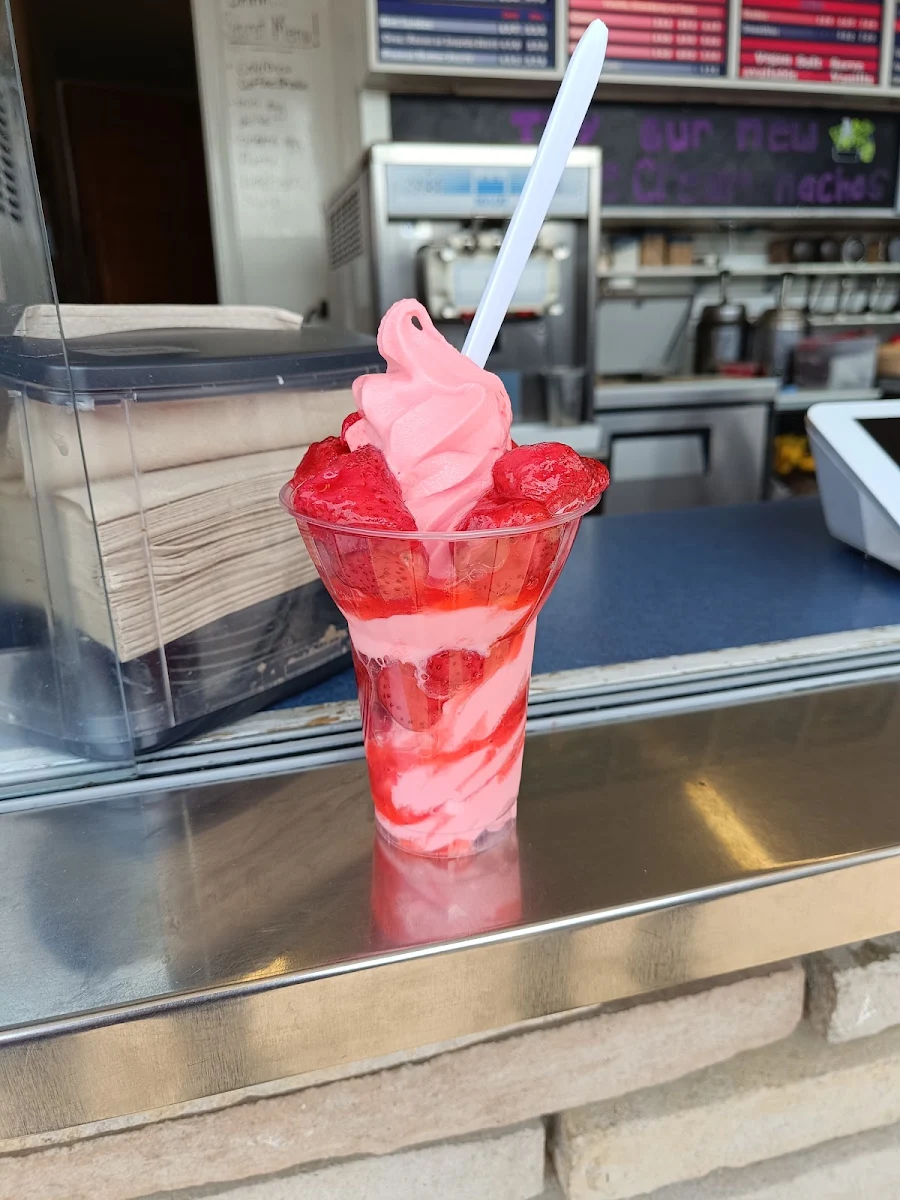 Strawberries with Strawberry Frozen Yogurt Strawberry Parfait