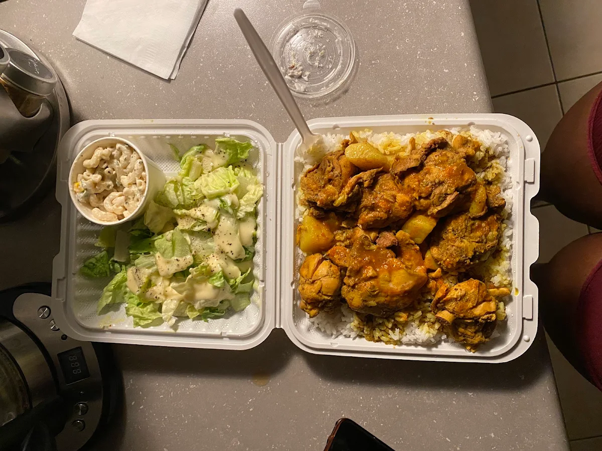 Curry Chicken and White Rice