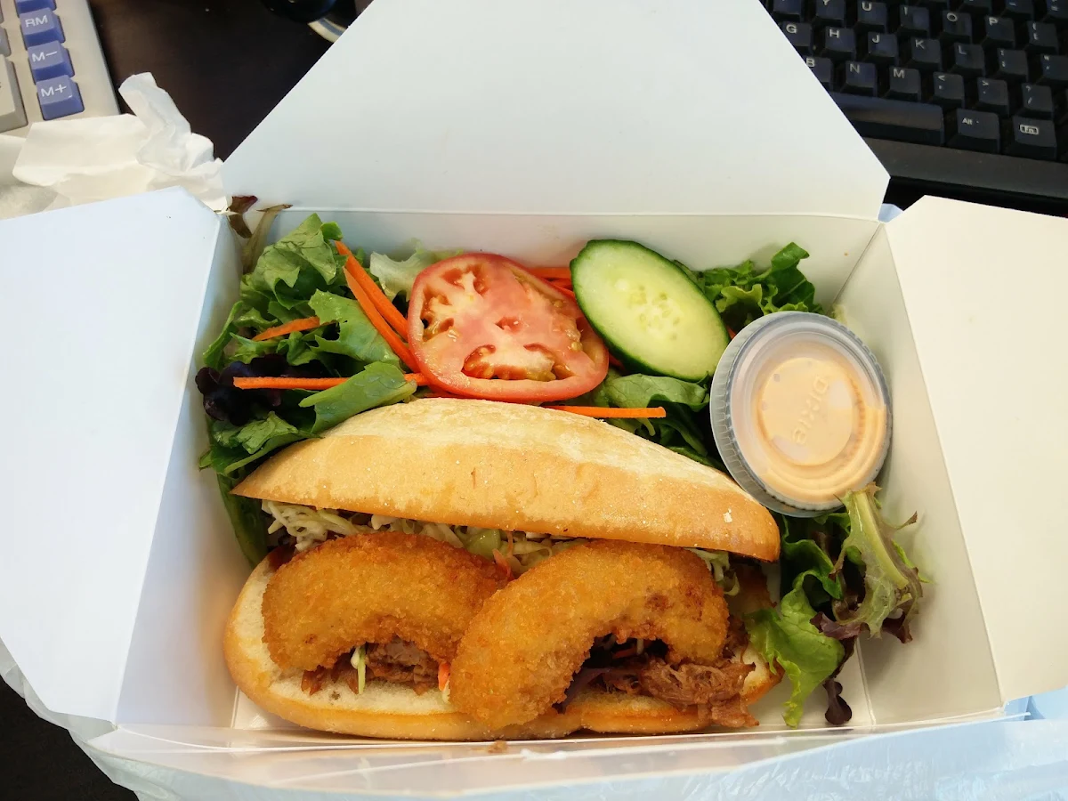 Pulled Pork Sandwich with Salad to Go