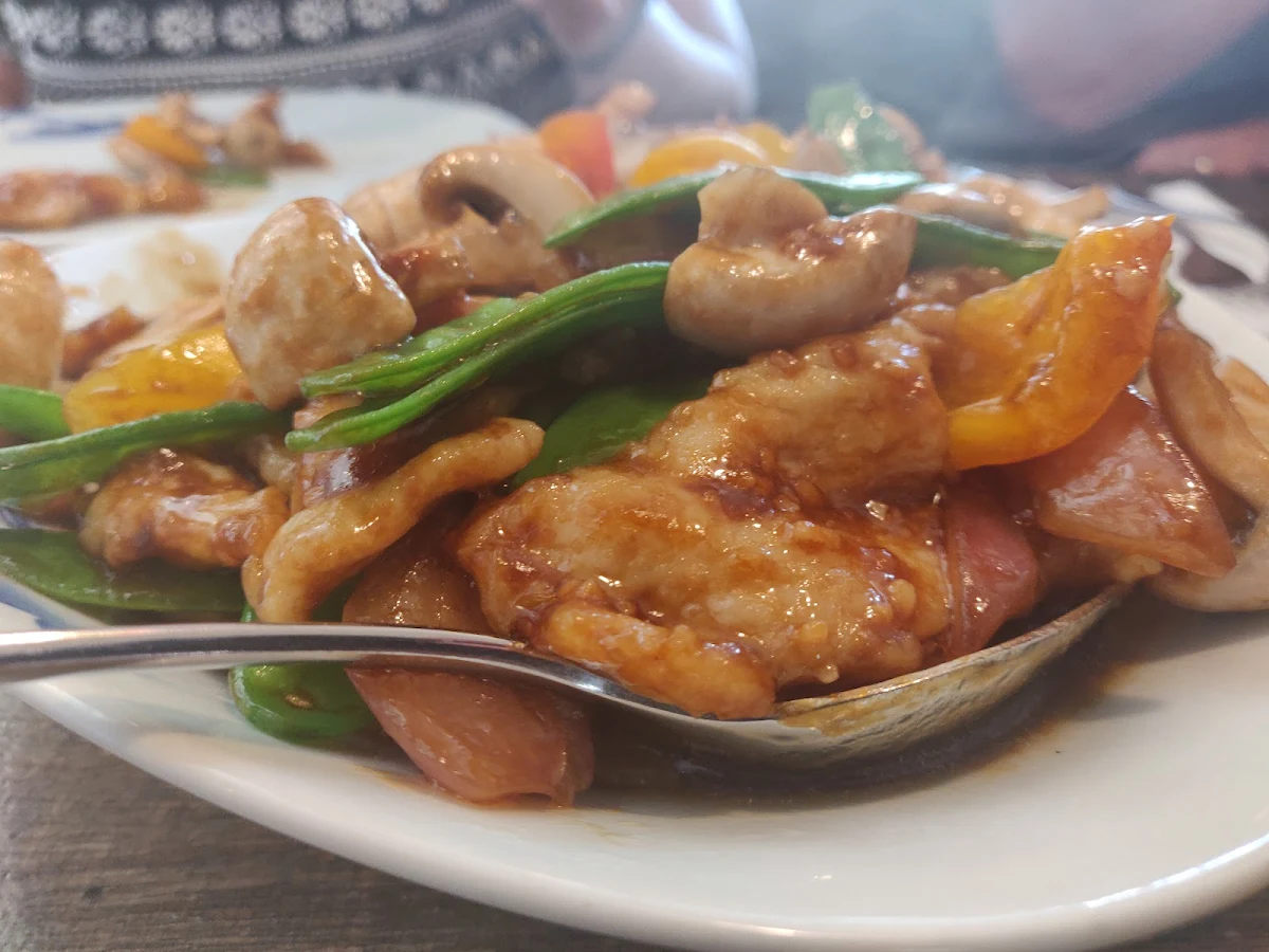 Chicken w Veg Almond Moo Goo Guy Pan