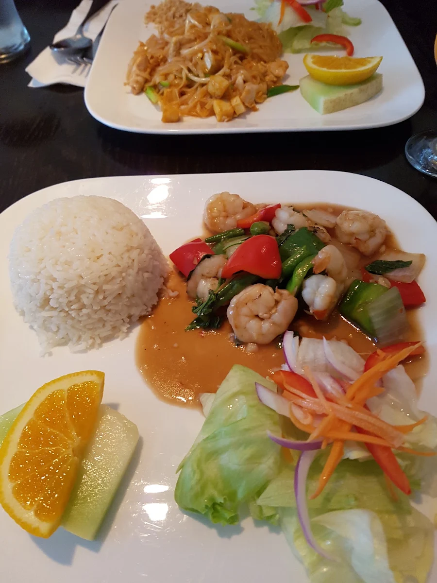Basil Shrimp and Chicken Pad Thai