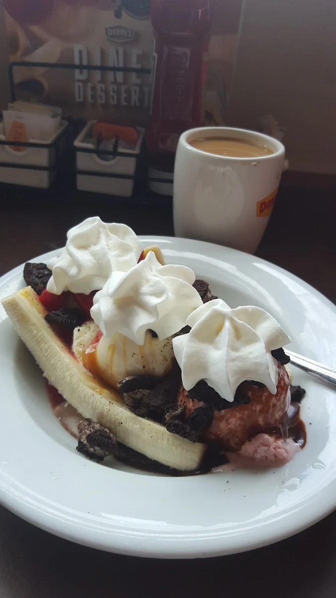 Banana Split with Oreos