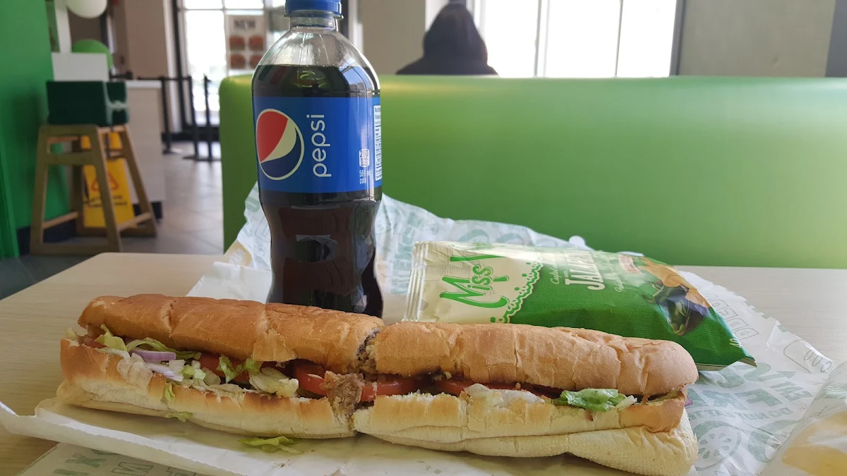 Southwest Steak and Avocado Sandwich Chips Pepsi