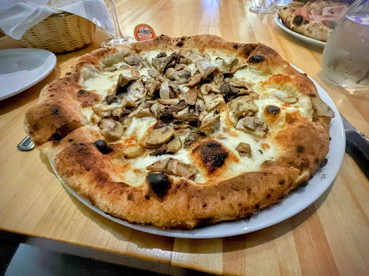Pizza Funghi Funghi Pizza