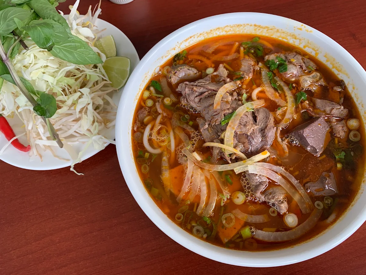 Hue Style Beef and Pork Jelly with Vermicelli Spicy Soup