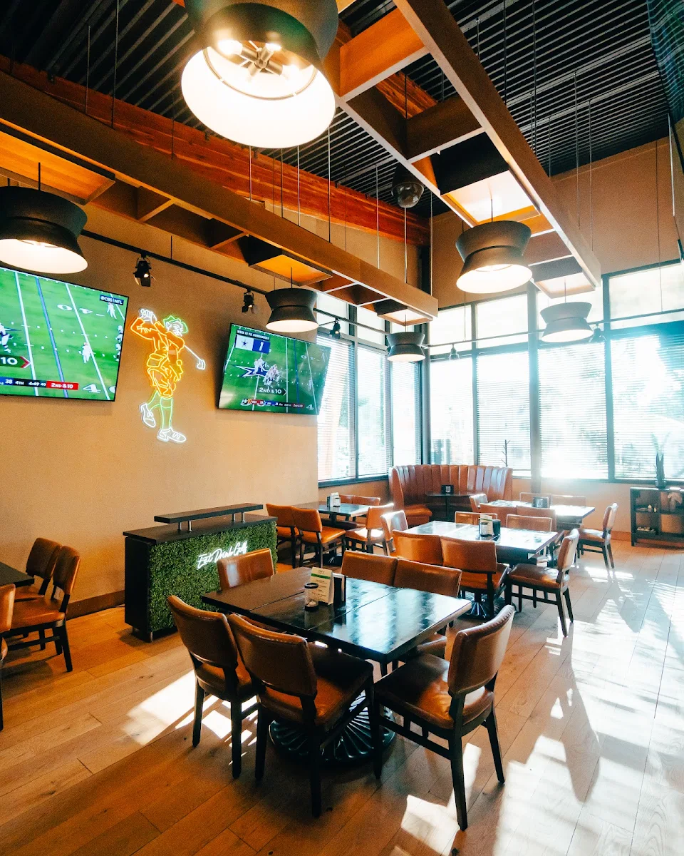 Vibe, Par4 Kitchen & Bar | Surrey Sports Bar & Restaurant