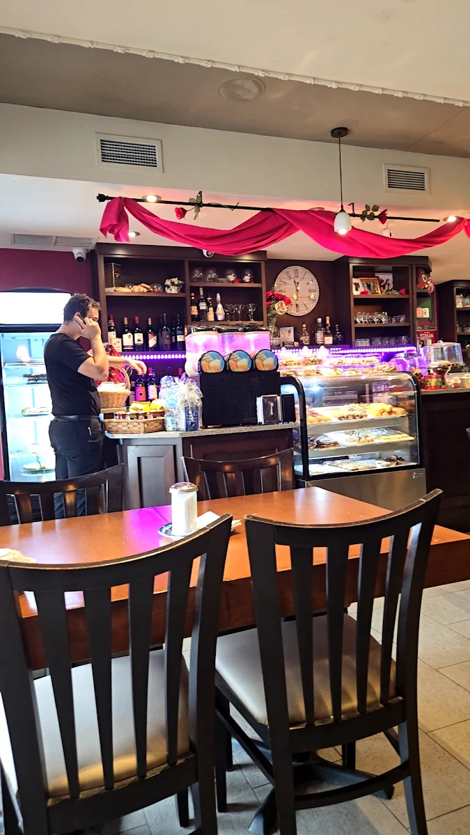 Vibe, Gina's Cafe windsor