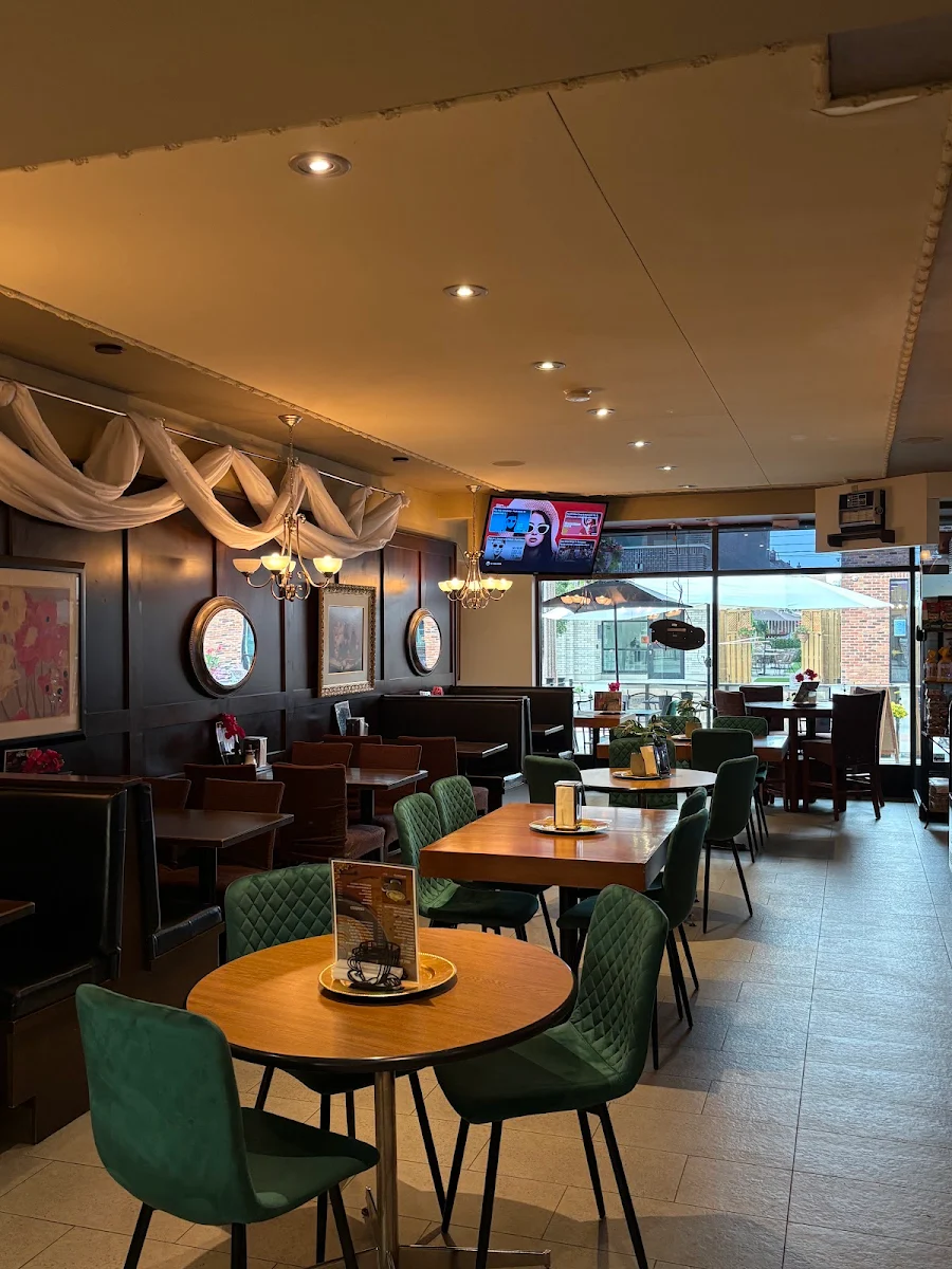 Vibe, Gina's Cafe windsor