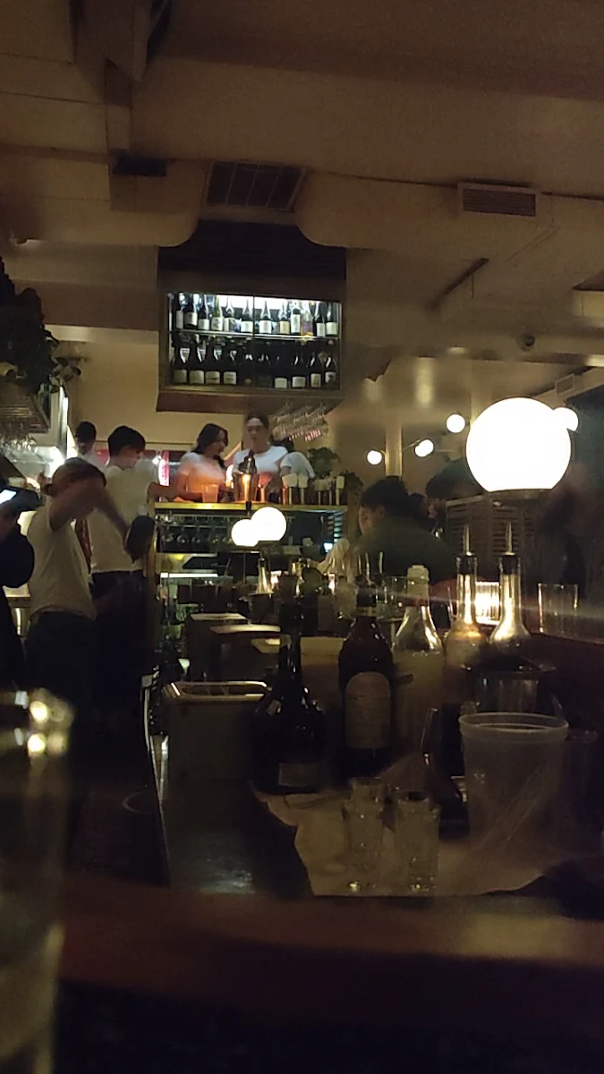 Vibe, Bar Henrietta