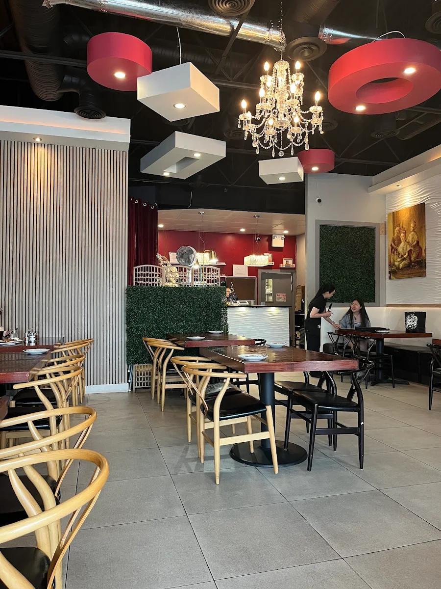 Vibe, Thai Corner Restaurant & Bakery