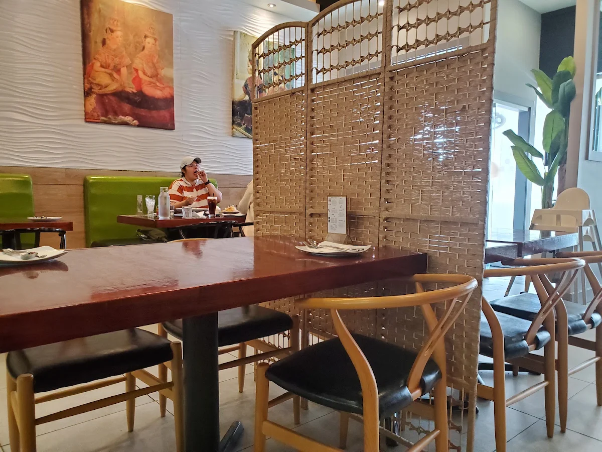 Vibe, Thai Corner Restaurant & Bakery