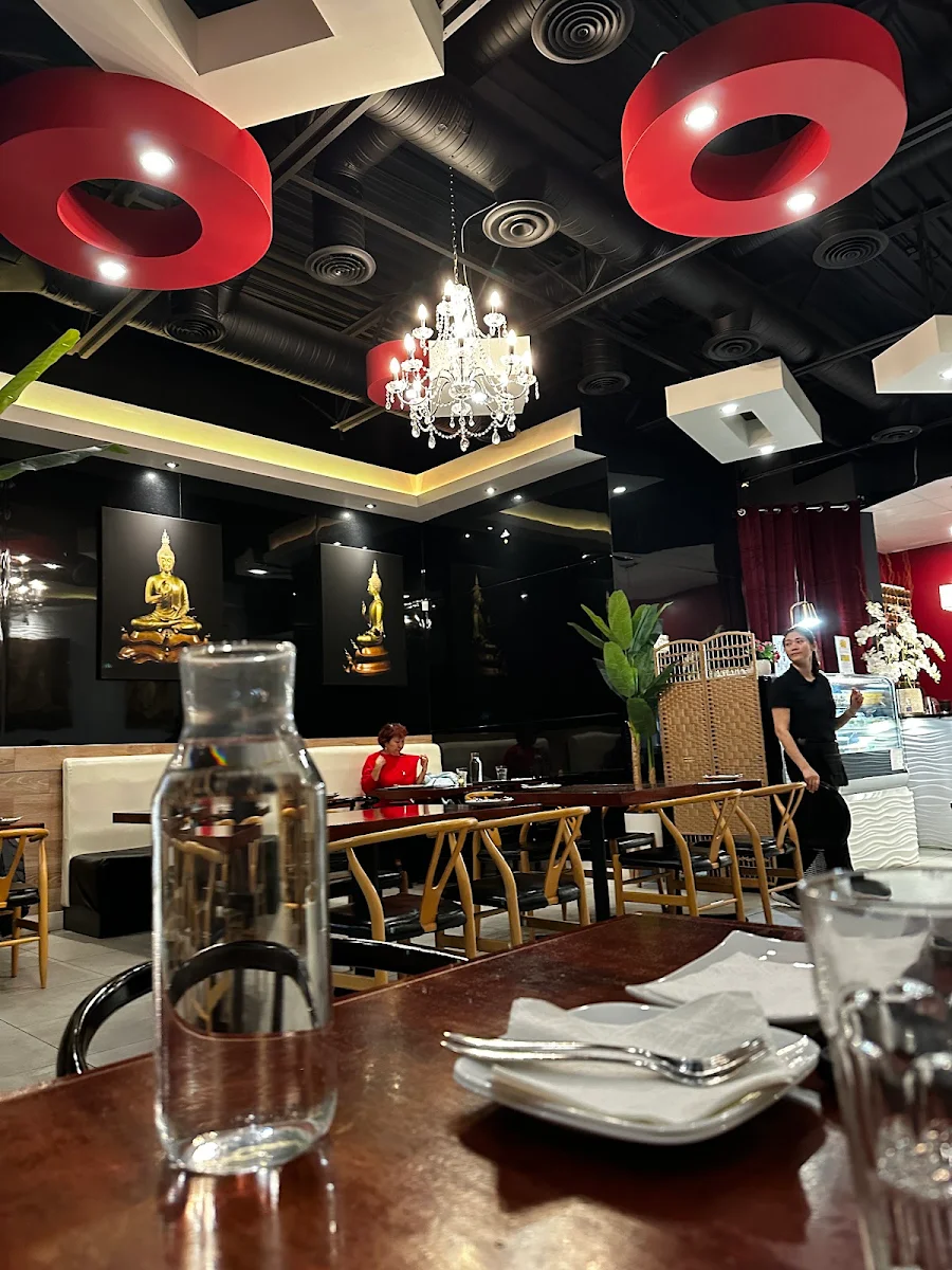 Vibe, Thai Corner Restaurant & Bakery