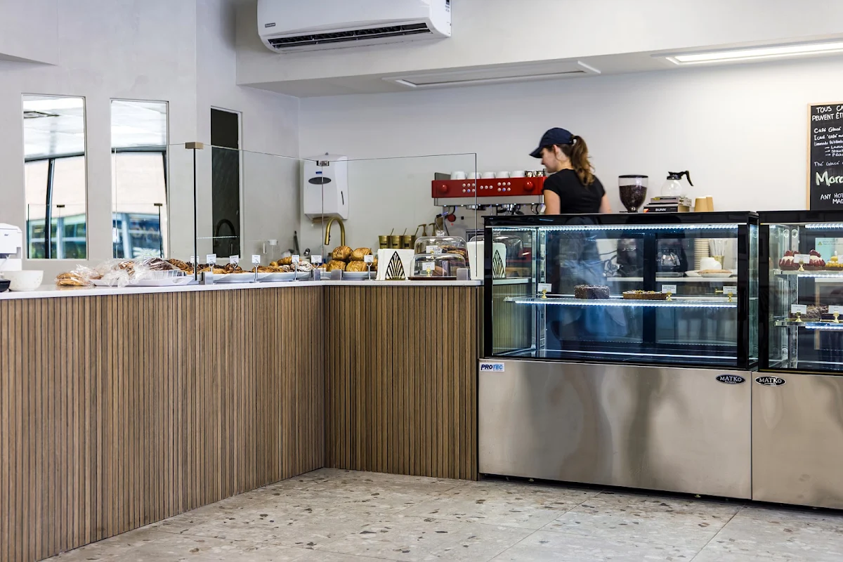 Vibe, Patisserie De La Gare