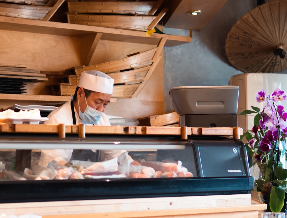 Vibe, MI-NE Japanese Restaurant