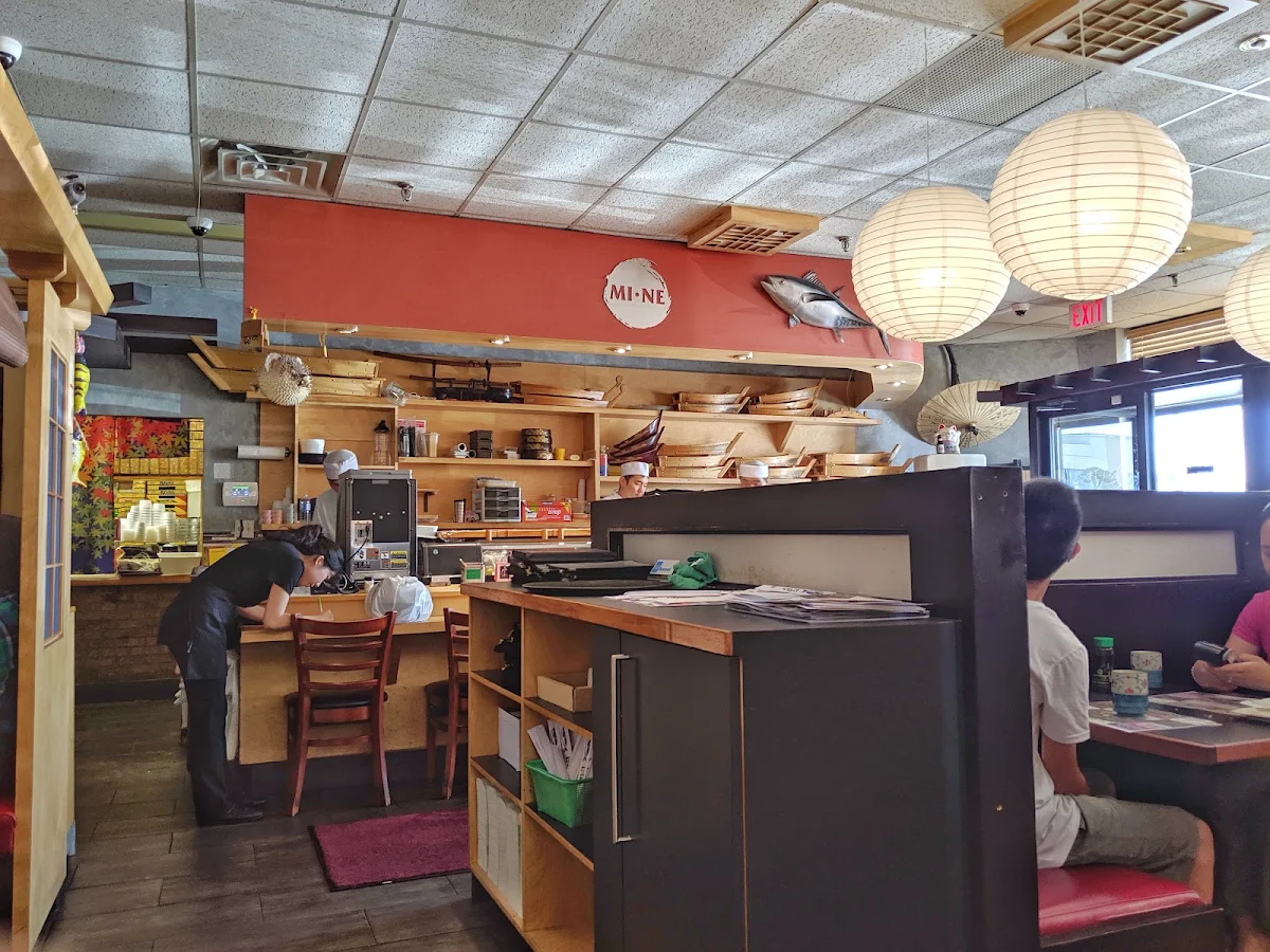 Vibe, MI-NE Japanese Restaurant